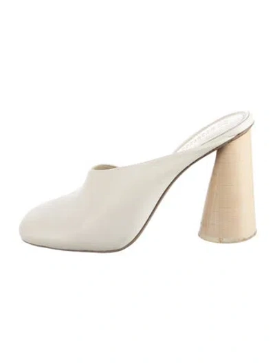 Pre-owned Mercedes Castillo Leather Mules In White