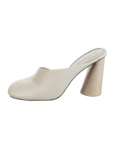 Pre-owned Mercedes Castillo Leather Mules In White