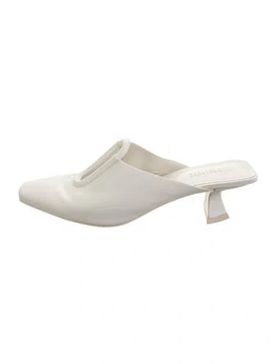 Pre-owned Mercedes Castillo Leather Mules In White