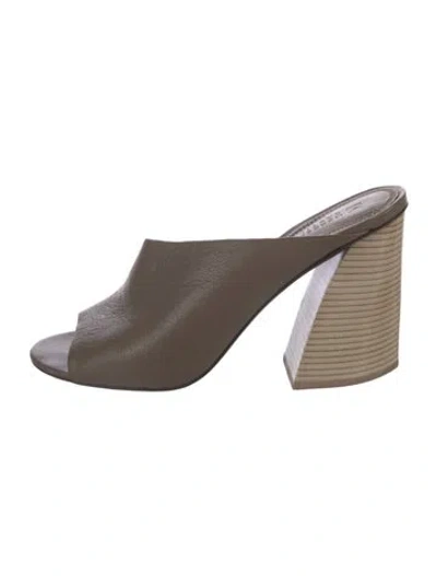Pre-owned Mercedes Castillo Leather Slides In Neutral