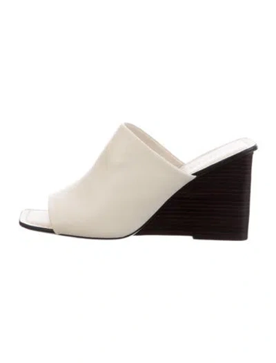 Pre-owned Mercedes Castillo Leather Slides In Neutral