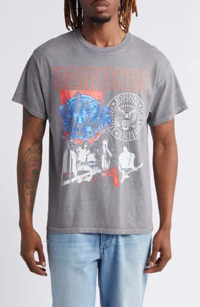 Merch Traffic Ramones Rockaway Beach Cotton Graphic T-shirt In Grey-white