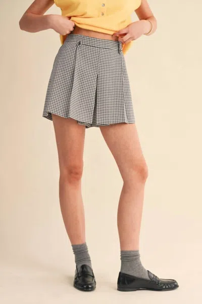 Merci Houndstooth Pleated Shorts In Black In Gray
