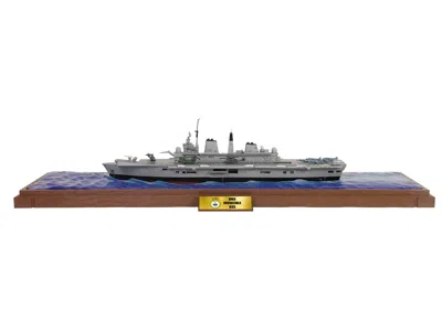 Metal Proud British Hms Invincible (r05) Aircraft Carrier Waterline Edition "falklands War" (1982) British Royal In Gray