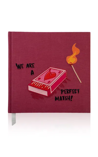 Mhstudios - Cameron Album Perfect Match - Pink In Burgundy