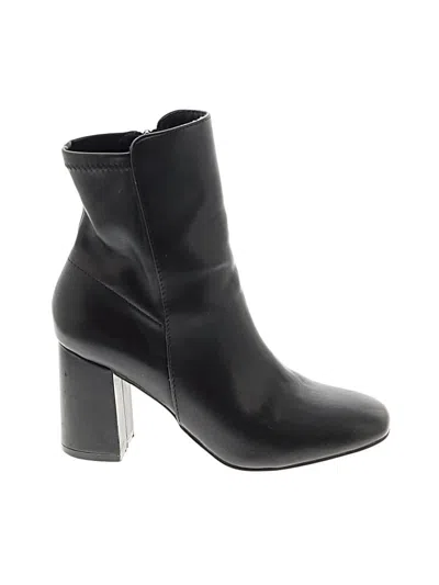 Pre-owned Mia Boots In Black