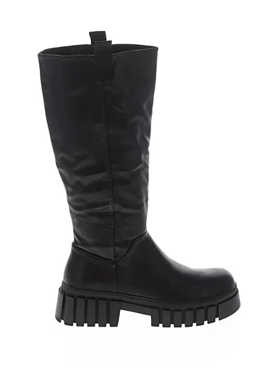 Pre-owned Mia Boots In Black