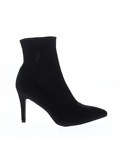 Pre-owned Mia Boots In Black