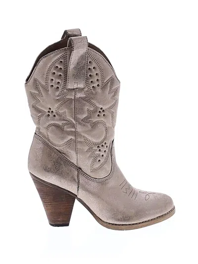 Pre-owned Mia Boots In Gray