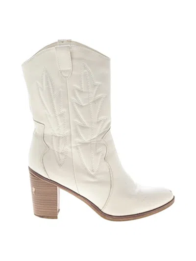 Pre-owned Mia Boots In Ivory