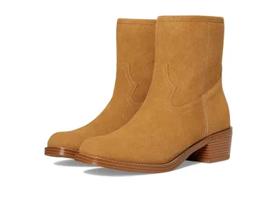 Mia Dagny-s In Brown