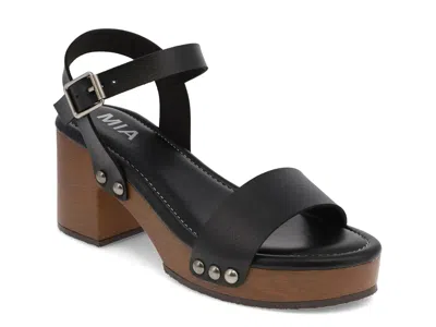 Mia Emelia Platform Sandal In Black