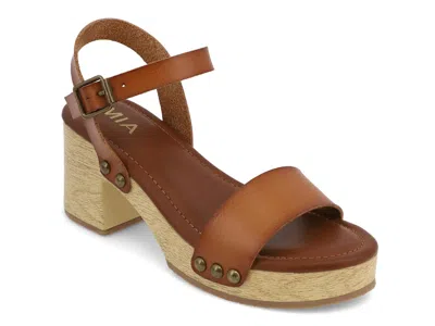 Mia Emelia Platform Sandal In Brown