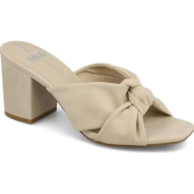 Mia Hania Slide Sandal In Neutral