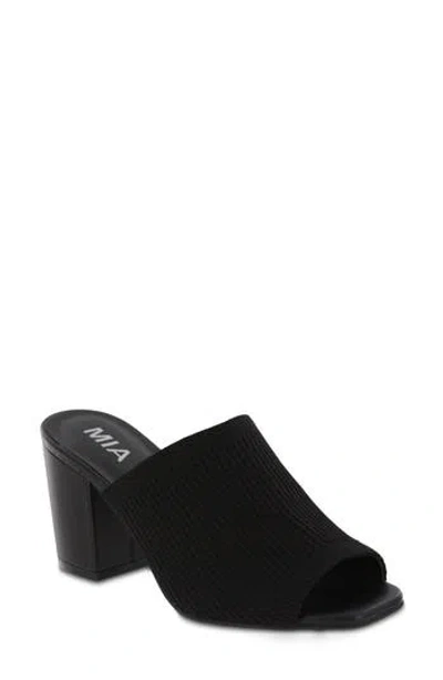 Mia Hilary Platform Sandal In Black