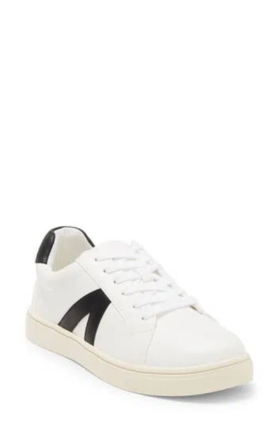Mia Italia Low Top Sneaker In White/black
