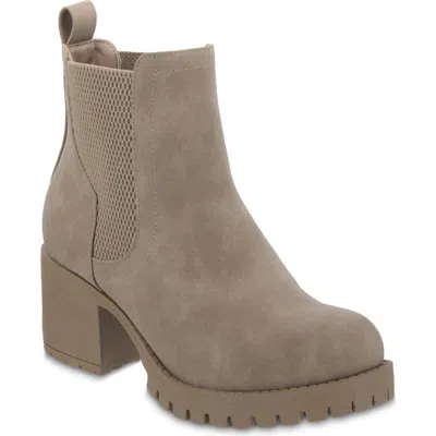 Mia Jonna Lug Sole Chelsea Boot In Brown
