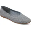 Mia Kinsley Flat In Blue