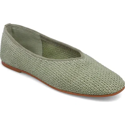 Mia Kinsley Flat In Green