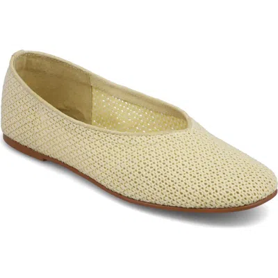 Mia Kinsley Flat In White
