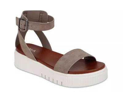 Mia Lunna Wedge Sandal In Brown
