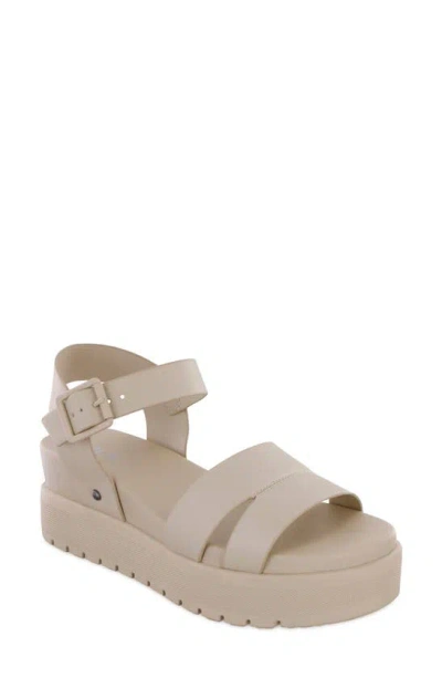 Mia Maya Platform Sandal In Linen