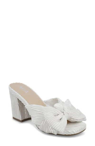 Mia Mechelle Slide Sandal In White