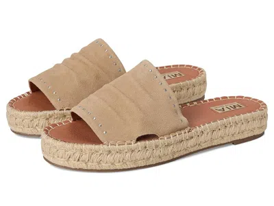 Mia Mle-dahya In Brown