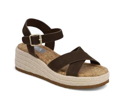 Mia Nikky Wedge Sandal In Brown