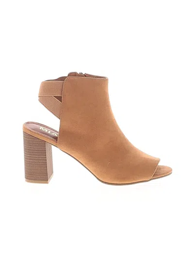 Pre-owned Mia Sandals In Tan