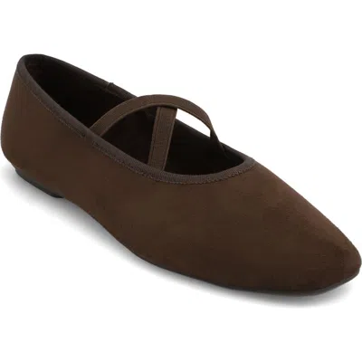 Mia Tori Ballet Flat In Brown