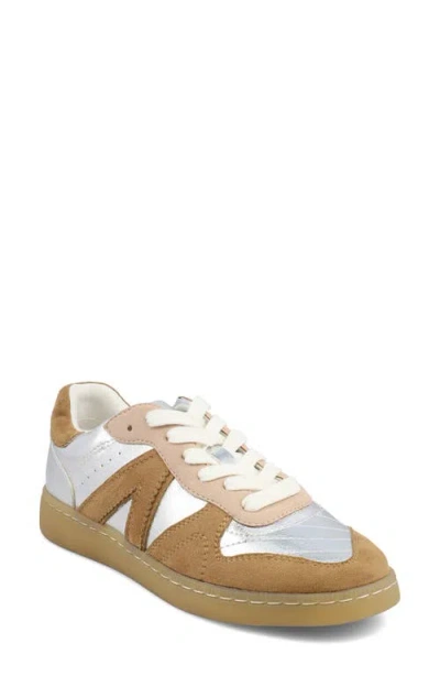 Mia Veneus Sneaker