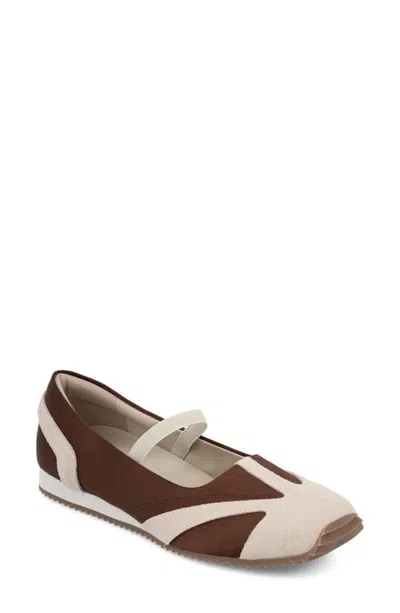 Mia Via Mary Jane Flat In Brown
