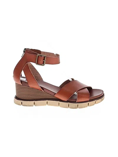 Pre-owned Mia Wedges In Brown