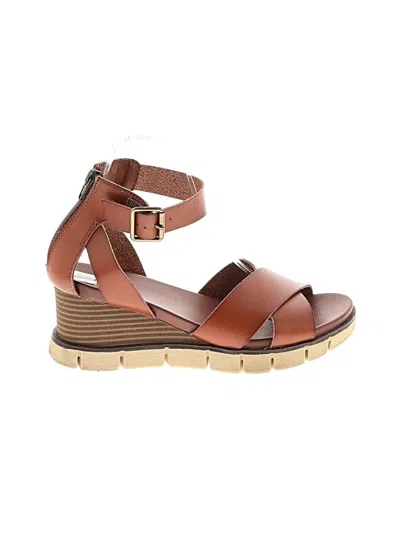 Pre-owned Mia Wedges In Brown