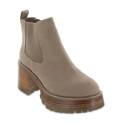 Mia Women's Alejandro Boot In Stone In Brown