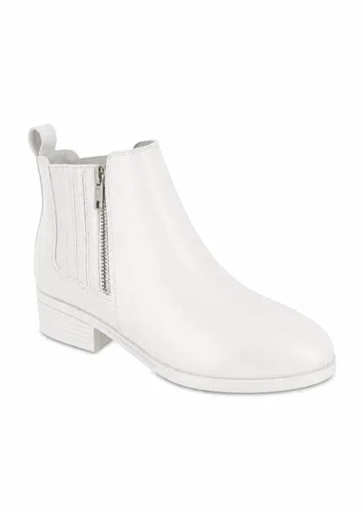 Mia Women's Benicio Boots In White