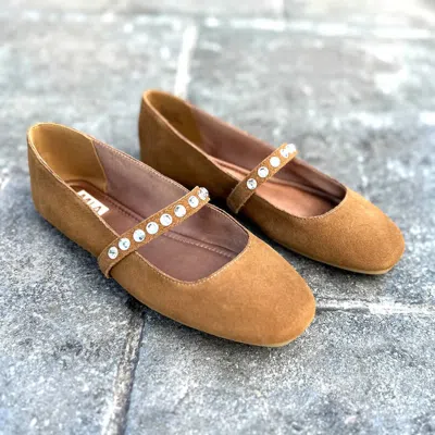 Mia Women's Karolin Cowsade Shoe In Tan In Multi