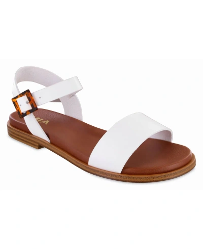 Mia Women's Peyton Round Toe Flat Sandals In White