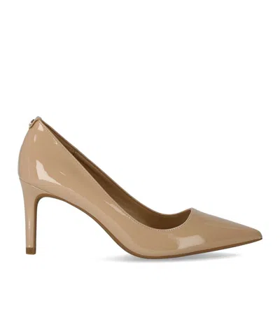 Michael Kors Dorothy Pumps In Beige Patent Leather