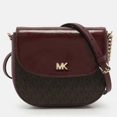 Pre-owned Michael Kors Burgundy/brown Signature Coated Canvas And Leather Mott Crossbody Bag