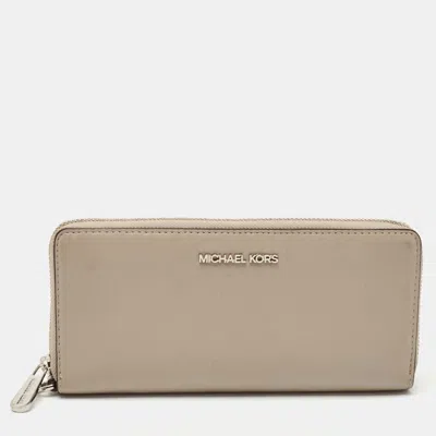 Pre-owned Michael Kors Grey Leather Jet Set Zip Around Wallet