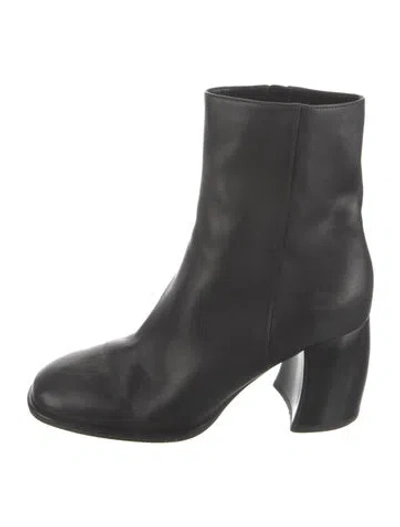 Pre-owned Michael Kors Leather Chain-link Accents Boots In Black