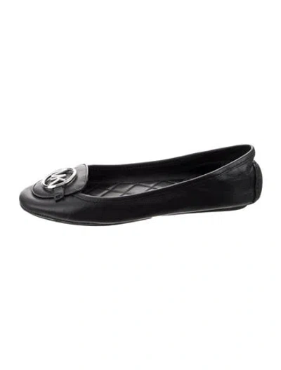 Pre-owned Michael Kors Leather Loafers In Black