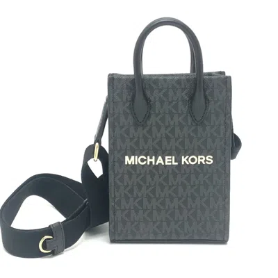 Pre-owned Michael Kors Leather Pvc Shoulder Bag () In Black