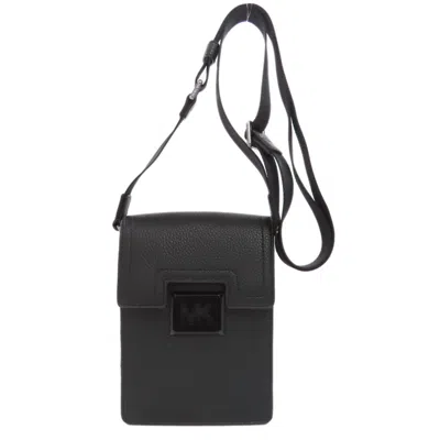 Pre-owned Michael Kors Leather Shoulder Bag () In Black