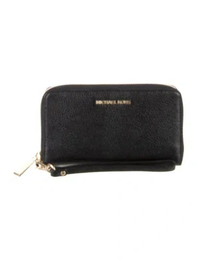 Pre-owned Michael Kors Leather Wristlet In Black