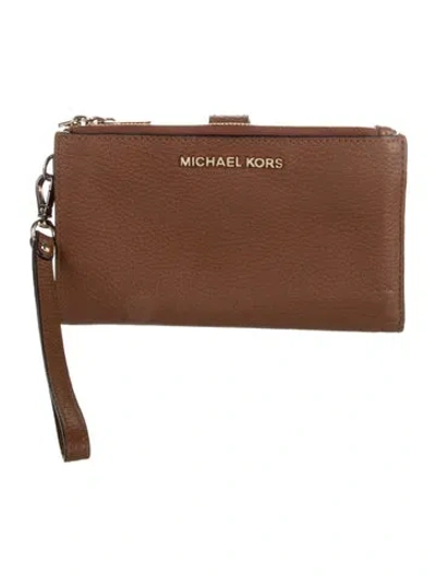 Pre-owned Michael Kors Leather Wristlet In Brown