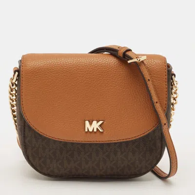 Pre-owned Michael Kors Mott Dome Brown Signature Coated Canvas And Leather Crossbody Bag