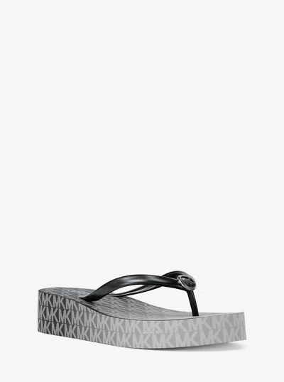 Michael Kors Outlet Bedford Ombré Signature Logo Flip Flops In Black